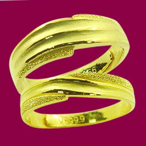 環抱著愛-黃金結婚對戒